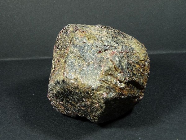 Granat Brazylia Surowy 247m - 191 g.